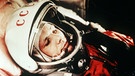 Juri Gagarin war 1961 der erste Mensch im Weltall. Er war aber nicht das erste Lebewesen im All: Hündin Laika erreichte 1957 eine Umlaufbahn. | Bild: picture-alliance/dpa/Lehtikuva