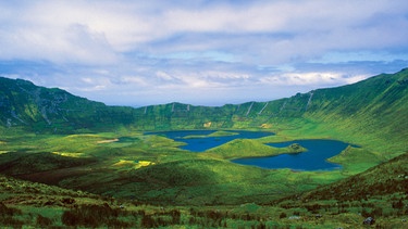 Azoren-Insel Sao Miguel. Ob bei uns strahlender Sonnenschein, Wolken oder dichter Regen und Gewitter herrschen, wird über dem Nordatlantik entschieden. Hier braut sich unser Wetter zusammen - abhängig von Azorenhoch und Islandtief. Aber was ist ein Luftdruckgebiet überhaupt und wie funktionieren Hoch- und Tiefdruckgebiete? | Bild: picture-alliance/dpa